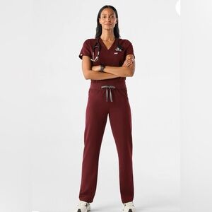 FIGS set. Livingston Scrub Pants Burgundy XXS/P
Catarina Top XXS